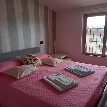 Dino Il Mansardino Apartman Ome Kültér fotó